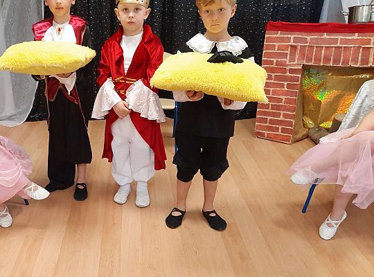 Gr. III - Przedstawienie "Kopciuszek"