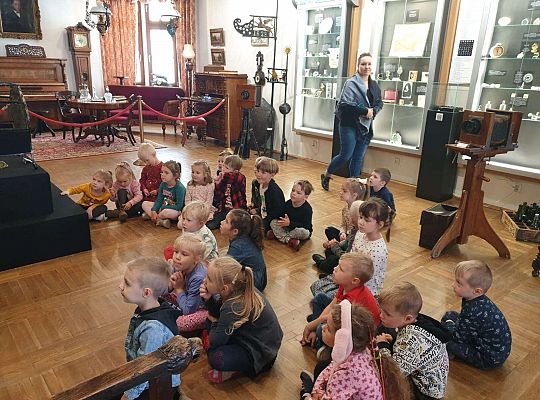 Gr. III "Brzdąc w muzeum"-pierwsza wizyta w muzeum