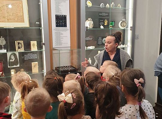 Gr. III "Brzdąc w muzeum"-pierwsza wizyta w muzeum