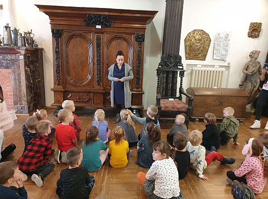 Gr. III "Brzdąc w muzeum"-pierwsza wizyta w muzeum