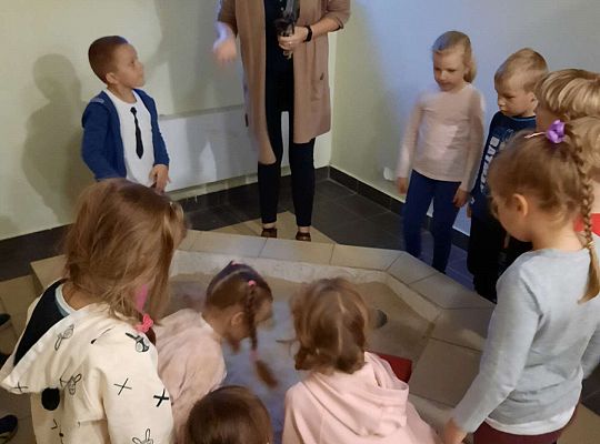 Gr. IV "Brzdąc w muzeum" -Pierwsza wizyta w muzeum