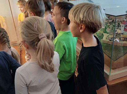 Gr. IV "Brzdąc w muzeum" -Pierwsza wizyta w muzeum