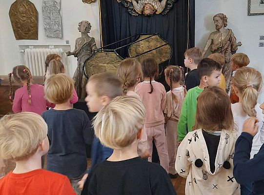 Gr. IV "Brzdąc w muzeum" -Pierwsza wizyta w muzeum