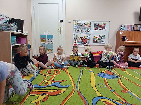 Gr. I Mama Hani czyta dzieciom