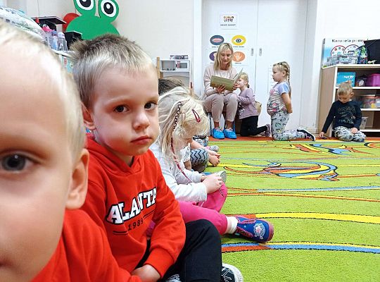 Gr. I Mama Hani czyta dzieciom