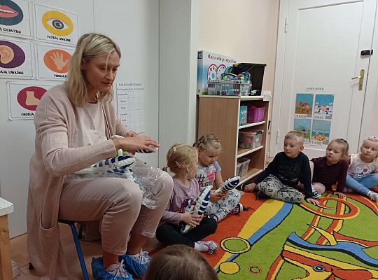 Gr. I Mama Hani czyta dzieciom