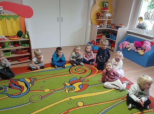 Gr. II Mama Adasia i Karolka czyta dzieciom