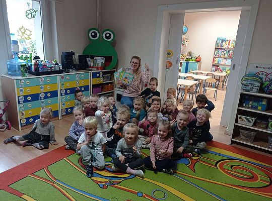 Gr. II Mama Adasia i Karolka czyta dzieciom