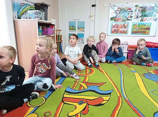 Gr. II Mama Adasia i Karolka czyta dzieciom