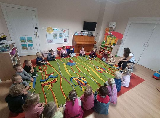 Gr. II Mama Stasia czyta dzieciom - "Być jak tygrys"