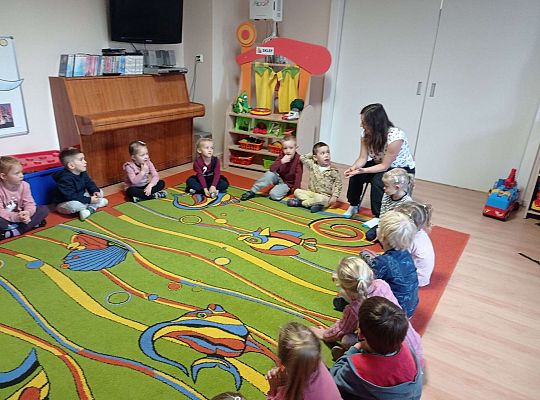 Gr. II Mama Stasia czyta dzieciom - "Być jak tygrys"