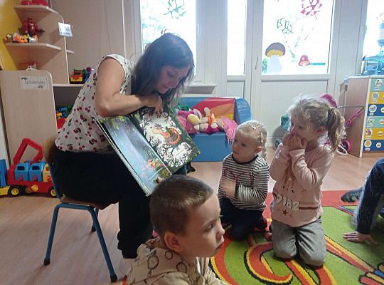 Gr. II Mama Stasia czyta dzieciom - "Być jak tygrys"