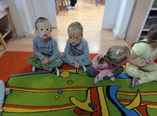 Gr. II Mama Stasia czyta dzieciom - "Być jak tygrys"