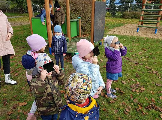 Gr. III i IV Oglądamy zaćmienie Słońca