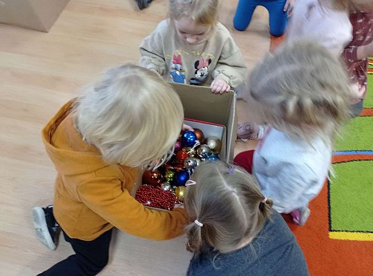 Gr. II Stroimy choinkę