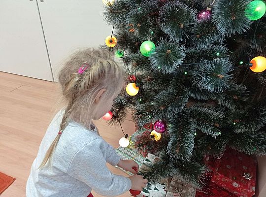 Gr. II Stroimy choinkę