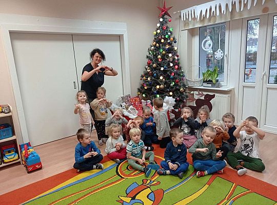 Gr. II Stroimy choinkę