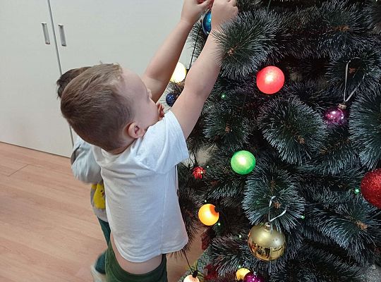 Gr. II Stroimy choinkę