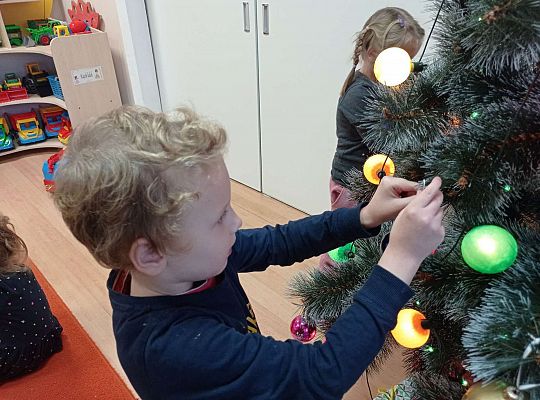 Gr. II Stroimy choinkę