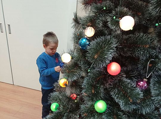Gr. II Stroimy choinkę