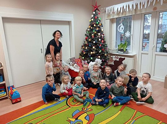 Gr. II Stroimy choinkę