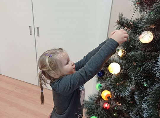 Gr. II Stroimy choinkę