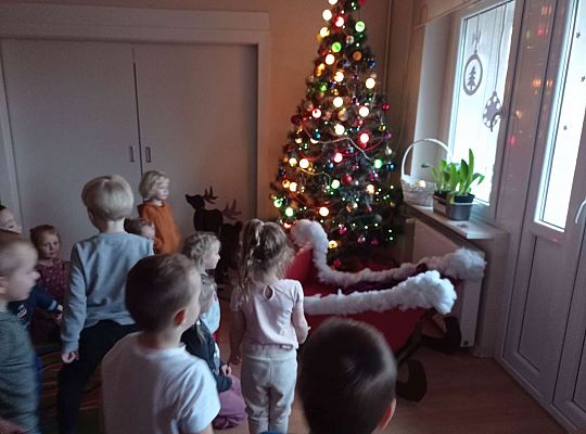 Gr. II Stroimy choinkę