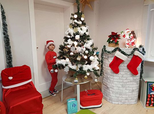 Gr. IV Stroimy choinkę