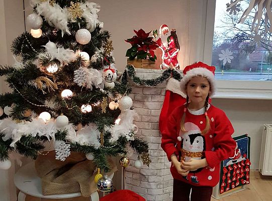 Gr. IV Stroimy choinkę