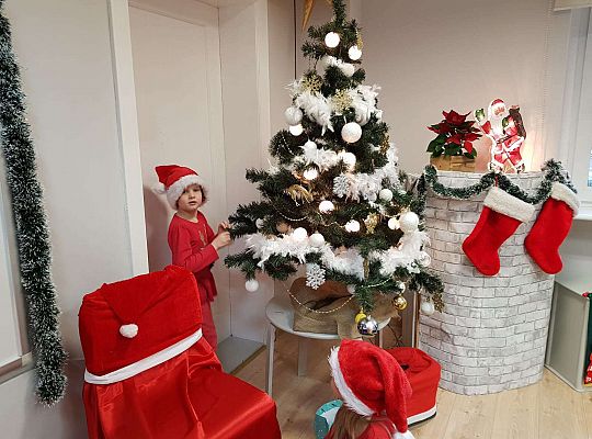 Gr. IV Stroimy choinkę