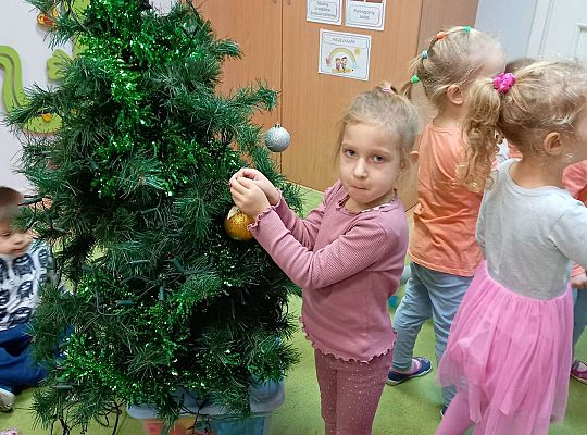 Gr. I Stroimy choinkę