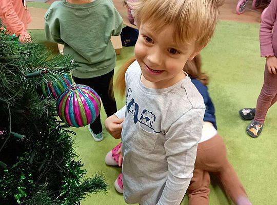 Gr. I Stroimy choinkę