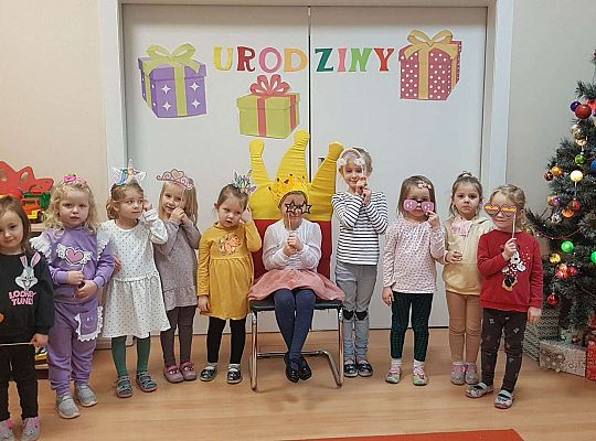 Jubilatka z koleżankami z grupy