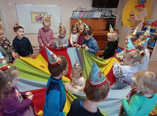 Zabawa urodzinowa z chustą animacyjną