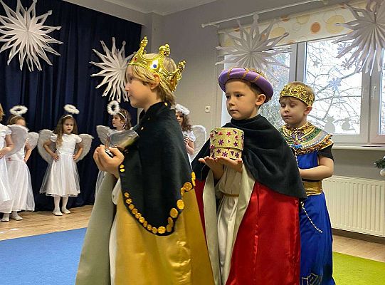 Trzej królowie idą z darami