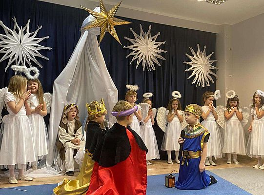 Trzej Królowie oddają pokłon dzieciątku Jezus