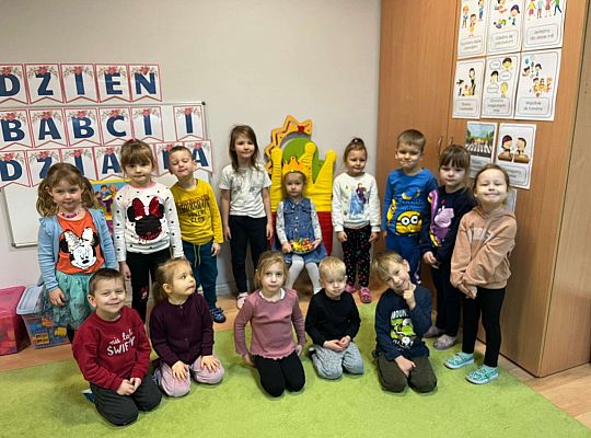 Zdjęcie grupowe z jubilatką