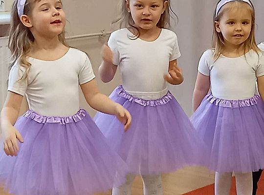 Dzieci śpiewają sto lat