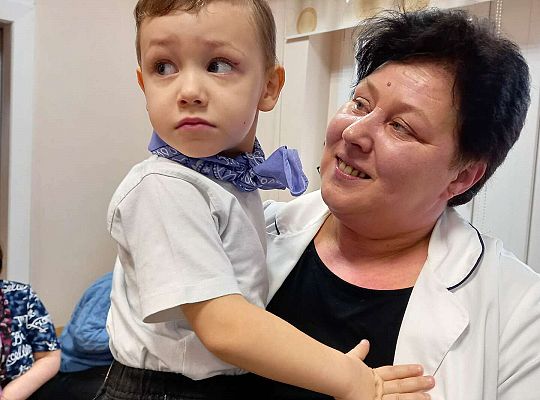 Przedszkolaki ze swoimi dziadkami