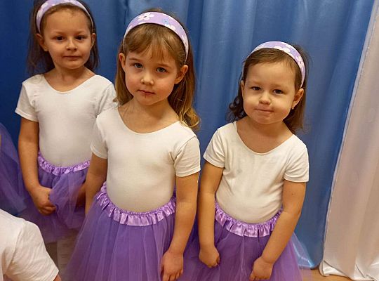 Dzieci śpiewają sto lat