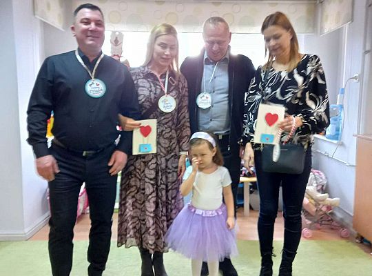 Przedszkolaki ze swoimi dziadkami