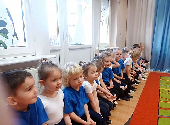 Dzieci czekają na występ