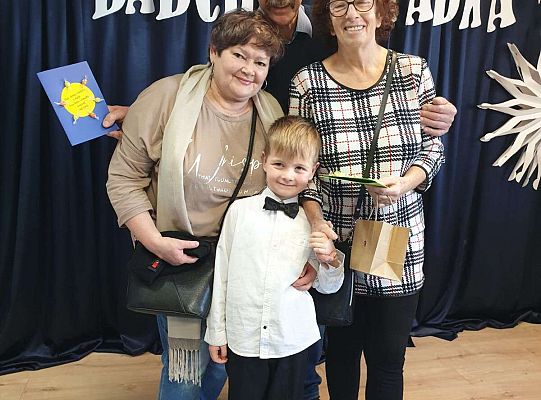 Dziadkowie z wnukiem