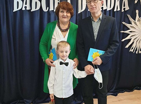 Dziadkowie z wnukiem