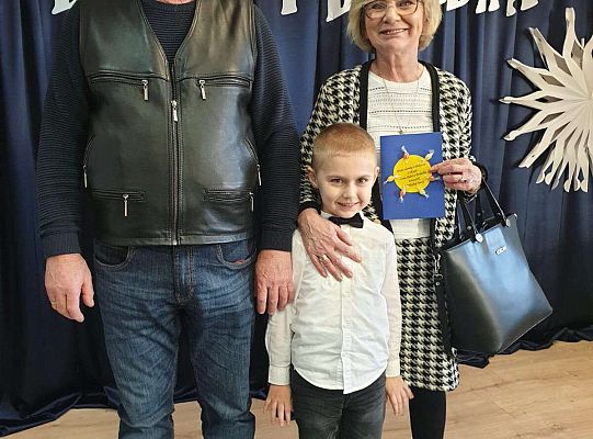 Dziadkowie z wnukiem