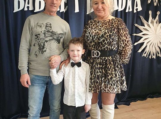 Dziadkowie z wnukiem