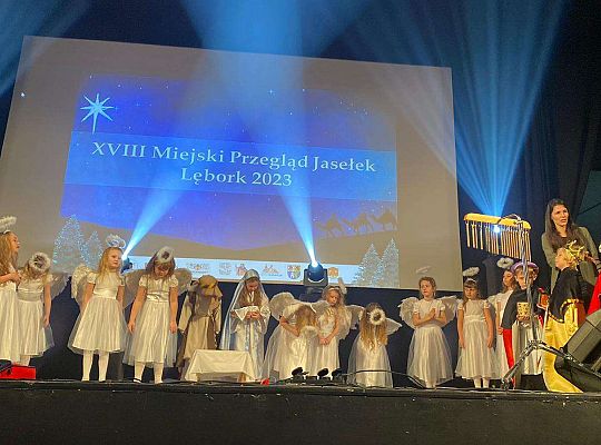 Dzieci  kłaniają po występie