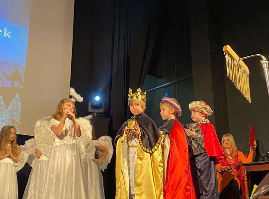 Trzej Królowie idą z darami