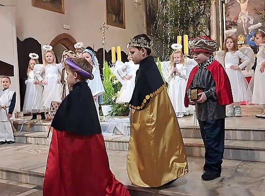 Trzej Królowie idą z darami