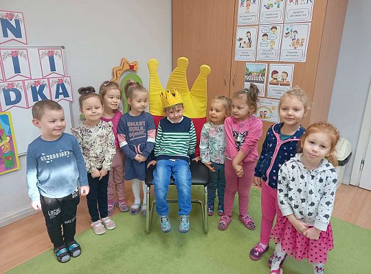 Zdjęcie grupowe z jubilatem